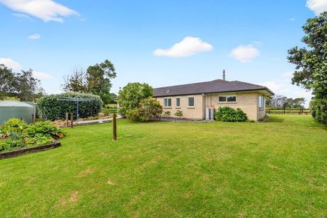 Photo of property in 1014 South Head Road, South Head, Helensville, 0874