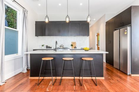 Photo of property in 68 Northland Road, Northland, Wellington, 6012