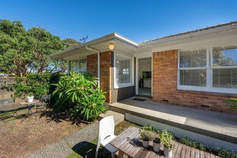 Photo of property in 1/153 Shakespeare Road, Milford, Auckland, 0620