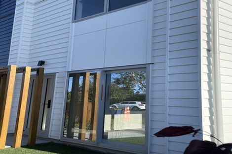 Photo of property in 8/8 Yeovil Road, Te Atatu Peninsula, Auckland, 0610