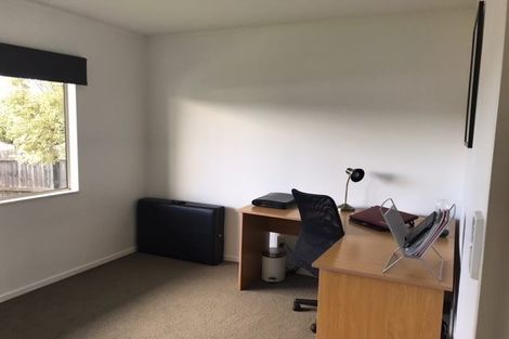 Photo of property in 1a Gazelle Avenue, Beach Haven, Auckland, 0626