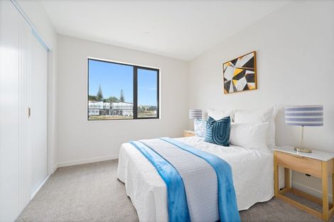 Photo of property in 44 Taipahitini Road, Rosehill, 2113