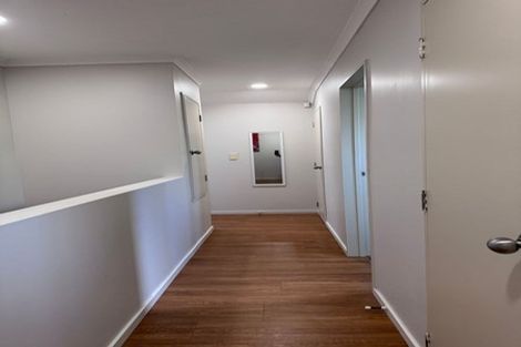 Photo of property in 35 Verdale Circle, Glen Eden, Auckland, 0602