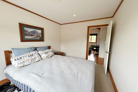 Photo of property in 33 Cornwall Road, Lyttelton, 8082