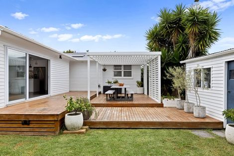 Photo of property in 11 Brennan Avenue, Te Atatu Peninsula, Auckland, 0610