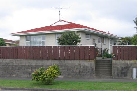 Photo of property in 5 Wakefield Grove, Waikanae, 5036