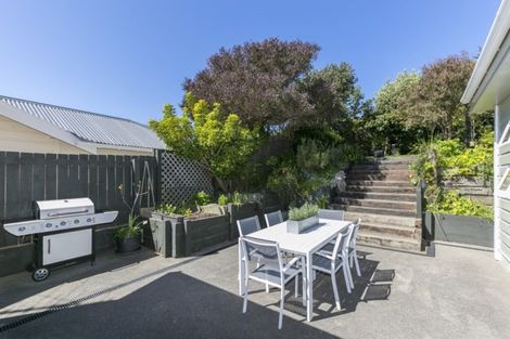 Photo of property in 71 Severn Street, Island Bay, Wellington, 6023