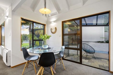 Photo of property in 62 Wairoa Road, Narrow Neck, Auckland, 0624