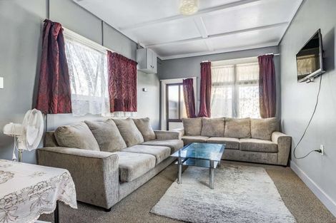 Photo of property in 710 Heretaunga Street East, Parkvale, Hastings, 4122