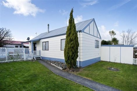Photo of property in 35 Peter Hall Drive, Kelvin Grove, Palmerston North, 4414