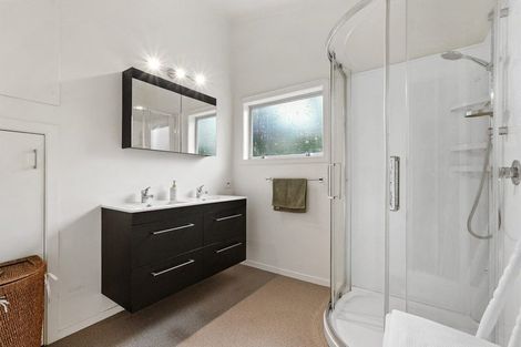 Photo of property in 40a Duncansby Road, Stanmore Bay, Whangaparaoa, 0932