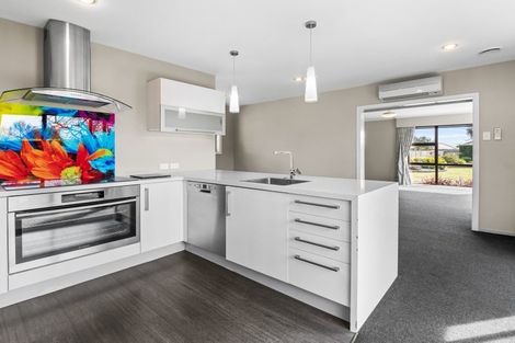 Photo of property in 12 Masham Road, Broomfield, Christchurch, 8042