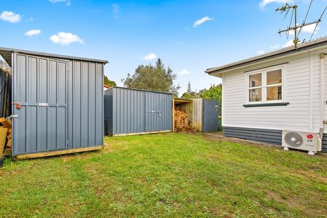 Photo of property in 24 Woodside Road, Massey, Auckland, 0614