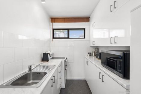 Photo of property in 4f9 Claremont Grove, Mount Victoria, Wellington, 6011