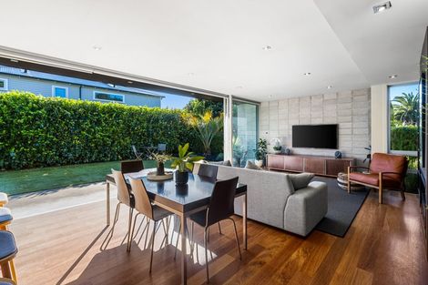 Photo of property in 20 Augusta Street, Redcliffs, Christchurch, 8081