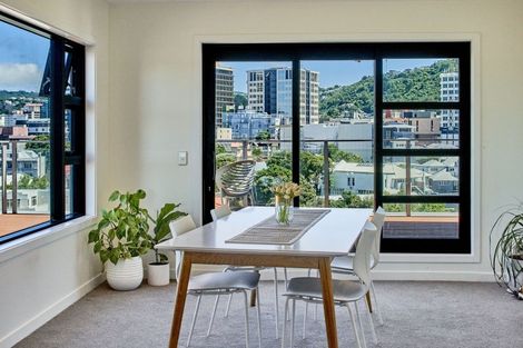 Photo of property in Endeavour Apartments, 125u1 Thorndon Quay, Pipitea, Wellington, 6011