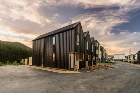 Photo of property in 92 Ara Paiwhenua, Tawa, Wellington, 5028