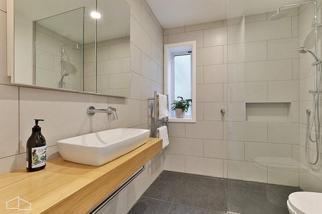 Photo of property in 46 Otitori Bay Road, Titirangi, Auckland, 0604