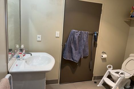 Photo of property in Waimanu Bay Village, 30/1 Piriti Drive, Te Atatu Peninsula, Auckland, 0610