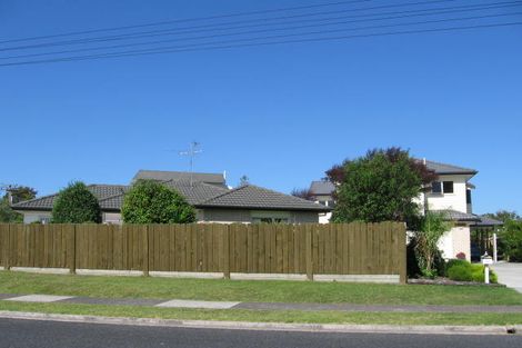 Photo of property in 2/2 Law Street, Torbay, Auckland, 0630
