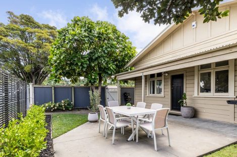 Photo of property in 2 Mcdonald Street, Napier South, Napier, 4110