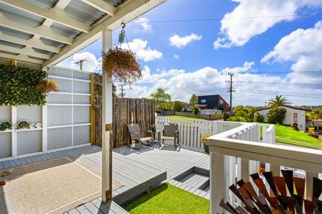 Photo of property in 323 Triangle Road, Massey, Auckland, 0614