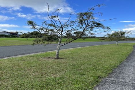 Photo of property in 3 Onemana Way, Te Atatu Peninsula, Auckland, 0610