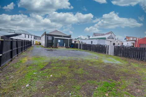 Photo of property in 7 Queen Street, Northcote Point, Auckland, 0627