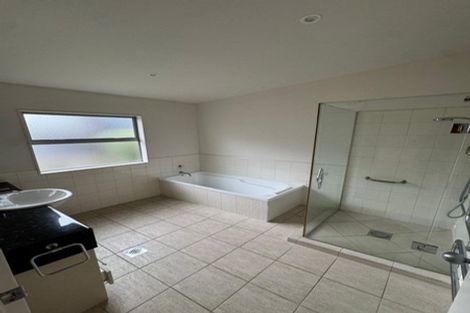 Photo of property in 8a Glenfield Road, Birkenhead, Auckland, 0626