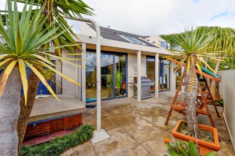 Photo of property in 123 Golf Road, Titirangi, Auckland, 0600