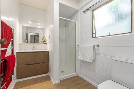 Photo of property in 1/108 Ocean View Road, Northcote, Auckland, 0627