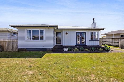 Photo of property in 8 Pacey Avenue, Hawera, 4610