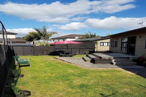 Photo of property in 19a Glenhaven Place, Te Atatu Peninsula, Auckland, 0610