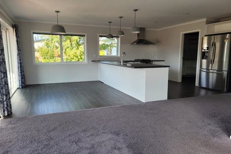 Photo of property in 2 James Kidd Place, Greytown, 5712