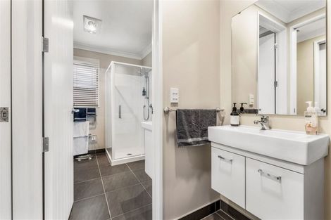 Photo of property in 38 Gilbransen Road, Kumeu, 0810