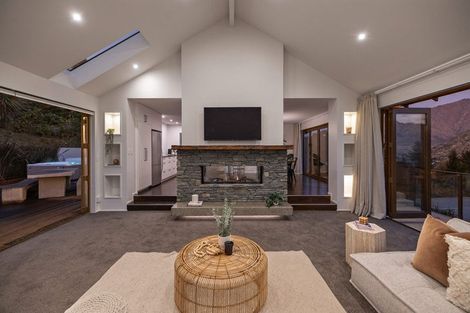 Photo of property in 1 Goldleaf Hill, Queenstown, 9300