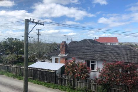 Photo of property in 17 Eastglen Road, Glen Eden, Auckland, 0602