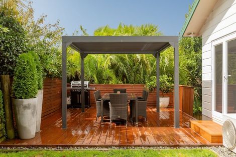 Photo of property in 8b Resolution Road, Welcome Bay, Tauranga, 3112