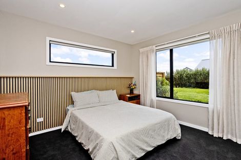 Photo of property in 22 Glenda Place, Seaward Bush, Invercargill, 9812