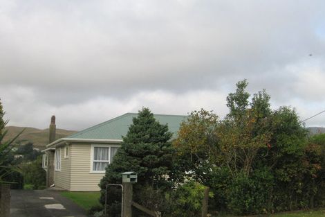 Photo of property in 13 Kereru Bend, Tawa, Wellington, 5028