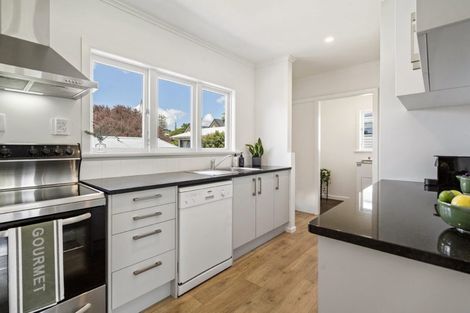 Photo of property in 9 Eskdale Road, Birkdale, Auckland, 0626