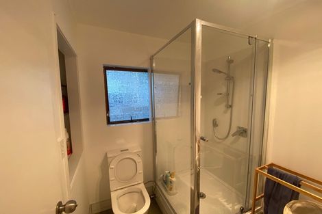 Photo of property in 2/16 Hollyhock Place, Browns Bay, Auckland, 0630