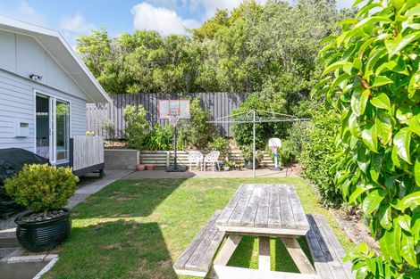 Photo of property in 80 Beazley Avenue, Paparangi, Wellington, 6037