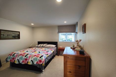 Photo of property in 5a The Esplanade, Eastern Beach, Auckland, 2012