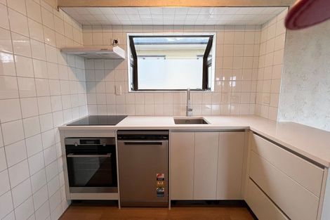 Photo of property in 11 Felicity Place, Unsworth Heights, Auckland, 0632