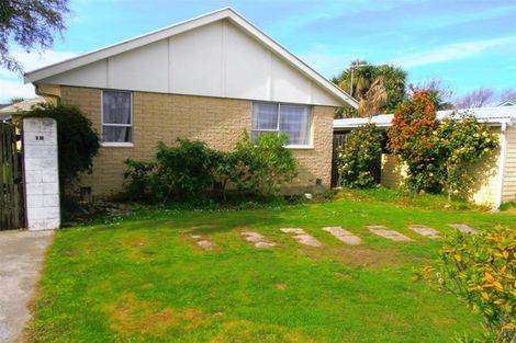 Photo of property in 18 Oakley Crescent, Hornby, Christchurch, 8042