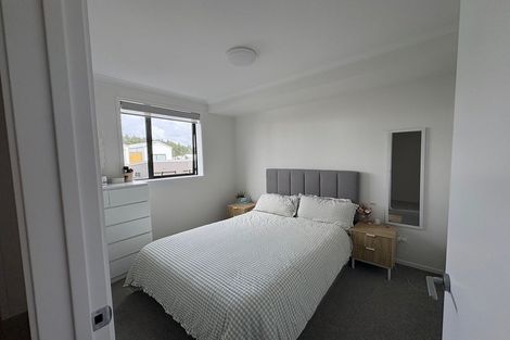 Photo of property in 27 Manarini Road, Westgate, Auckland, 0614