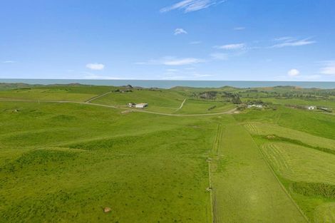 Photo of property in 177 Rehutai Road, Baylys Beach, 0377