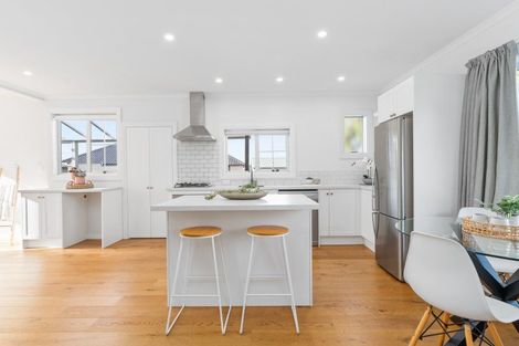 Photo of property in 27 Isadore Road, Saint Clair, Dunedin, 9012