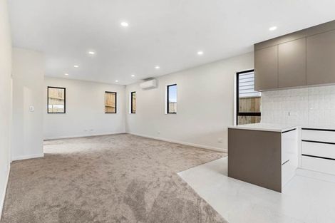 Photo of property in 40c Cyclarama Crescent, Massey, Auckland, 0614